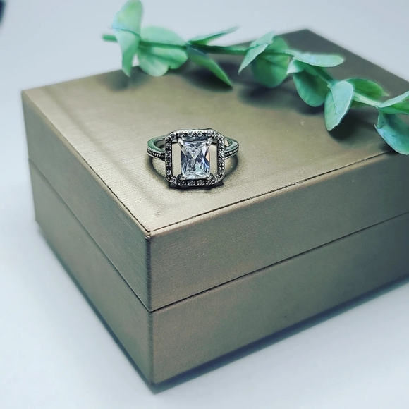 Clear Zirconia square ring - Picture 3 of 3